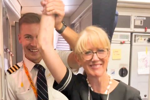 Rührende Ansprache: Pilot dankt seiner Mutter auf gemeinsamen Flug