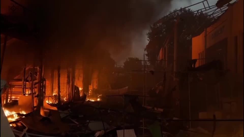 Video: Massive Luftangriffe auf Teile der Ukraine