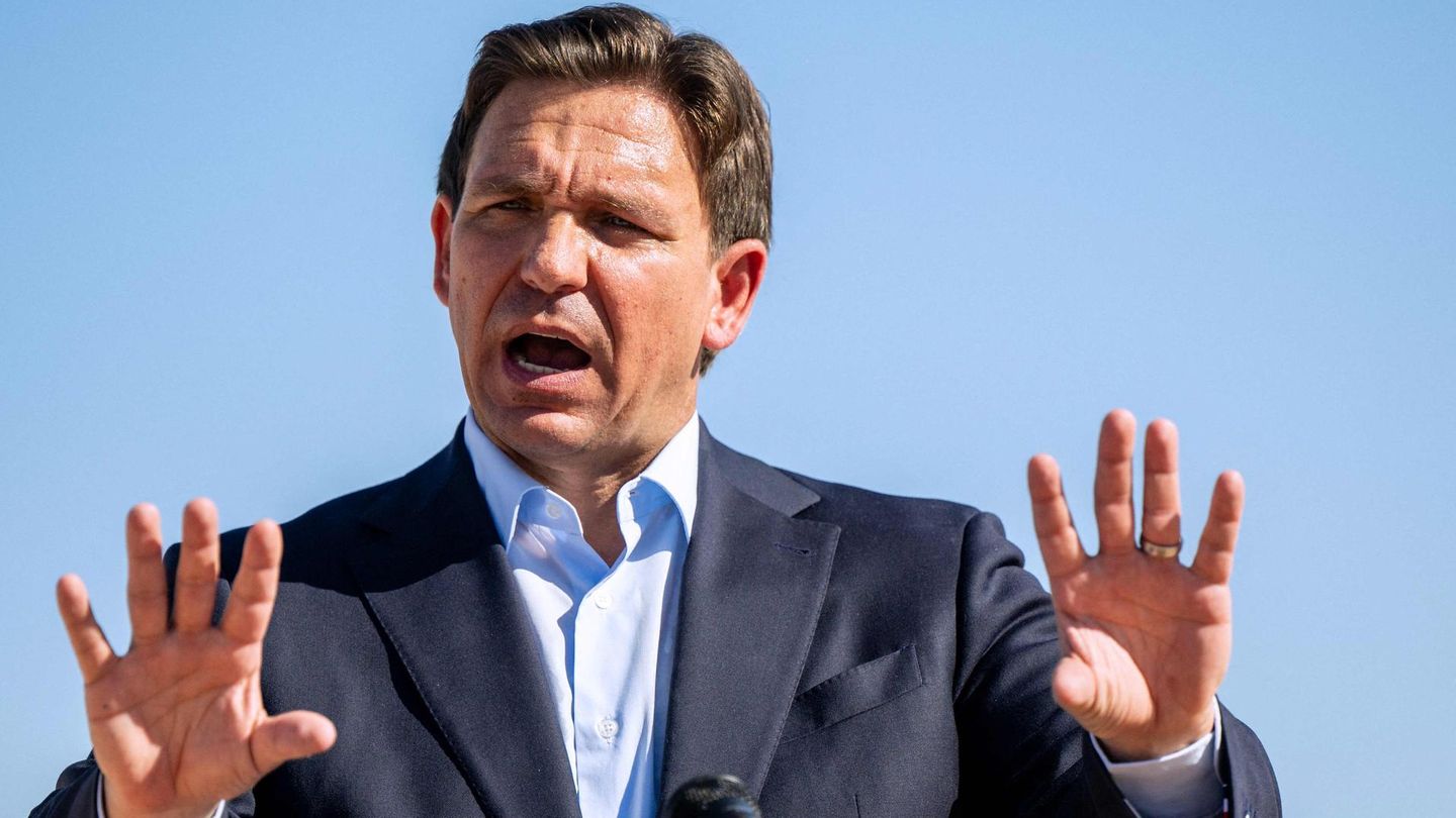 Floridas Gouverneur Ron DeSantis bei seiner Wahlkampfrede in Midland, Texas