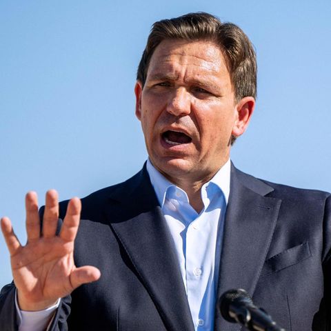 Floridas Gouverneur Ron DeSantis bei seiner Wahlkampfrede in Midland, Texas