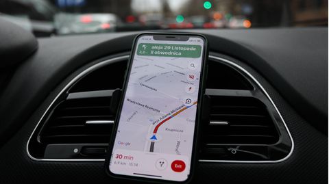 Google Maps wird rund um die Welt als kostenlose Navigationslösung geschätzt (Symboldbild)