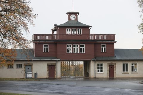 Eingangstor des früheren KZ Buchenwald in Thüringen