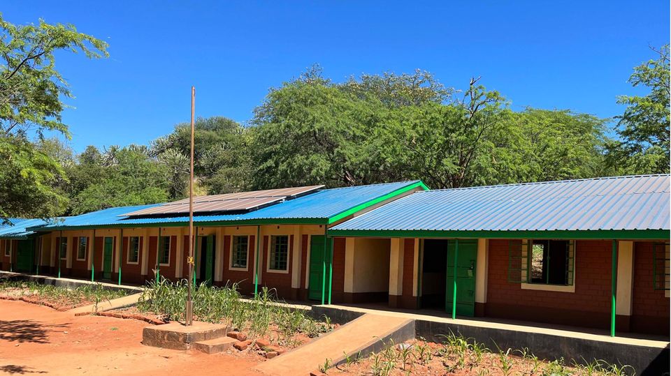 Neue Mauern, neue Räume, Solarpaneele auf dem Dach – ein Teil der grundrenovierten Schule