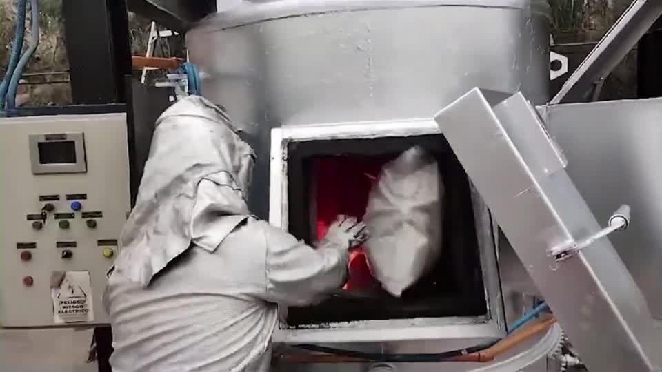 Video: Peru: 15 Tonnen Drogen gehen in Flammen auf