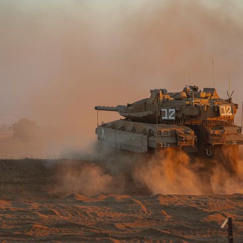 Ein Kampfpanzer im Feld