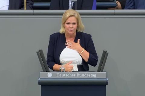 Video: "Populismus pur" vs. "Trojanisches Pferd" - Bundestagsdebatte zur Migration