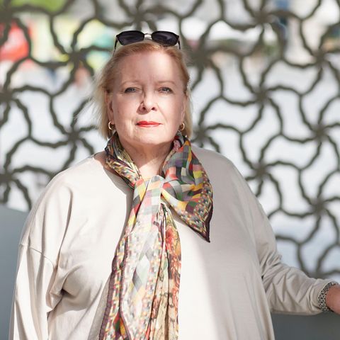 Abnehmen mit Semaglutid: Veronika Strassmann blickt in die Kamera