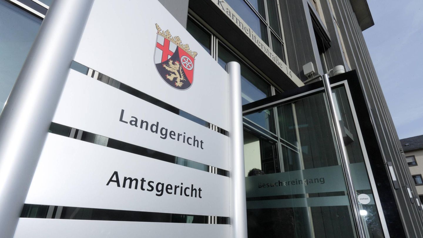 Hinweisschild auf das Landgericht Koblenz