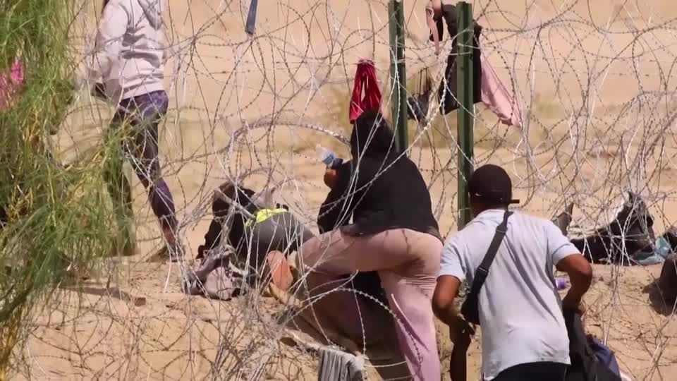 Video: Migrantenzahlen an der US-Grenze zu Mexiko stark angestiegen Video: Migrantenzahlen an der US-Grenze zu Mexiko stark angestiegen