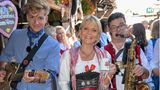 Uschi Glas war auch auf dem Oktoberfest anzutreffen – hier auf dem Weg zur zehnten "Mercedes-Benz Ladies Wiesn" im Käferzelt.