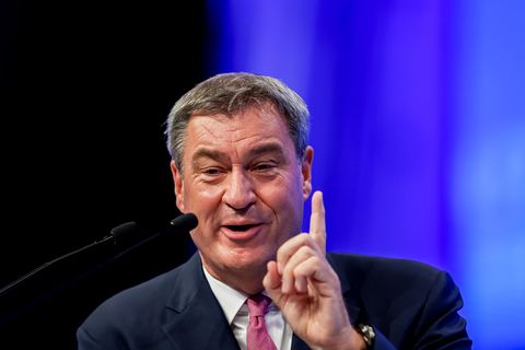 Mit erhobenem Zeigefinger: Markus Söder beim CSU-Parteitag