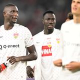 VfB Stuttgart – Darmstadt 98 3:1  Der VfB Stuttgart ist nach vielen Jahren mal wieder Tabellenführer in der Fußball-Bundesliga. Zumindest so lange, wie Bayer Leverkusen oder Bayern München nicht punkten. Gegen Aufsteiger SV Darmstadt 98 siegten die Schwaben zu Hause 3:1 (2:1). Enzo Millot (22. Minute) und Torjäger Serhou Guirassy (32./90.+2, im Bild l.) trafen vor 54.000 Zuschauern für den VfB. Die Stuttgarter hatten nach einem Eigentor von Dan-Axel Zagadou (17.) zunächst in Rückstand gelegen. Für die überlegenen Schwaben war es im fünften Saisonspiel der vierte Erfolg, Darmstadt bleibt weiter sieglos.