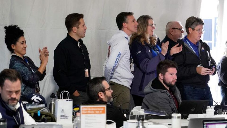 Nasa-Mitarbeiter feiern die erfolgreiche Landung des Asteroidenprobe in Utah