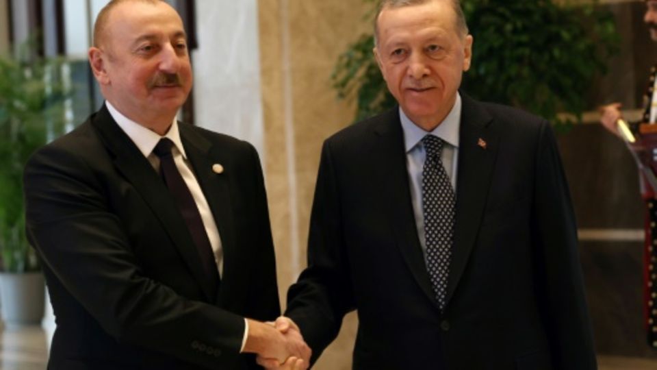 Erdogan (r.) und Alijew im März in Ankara
