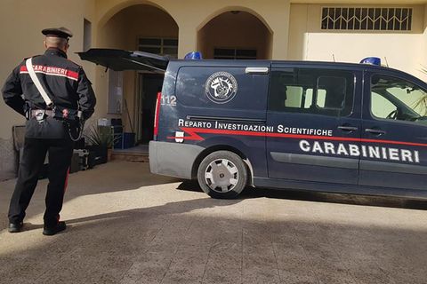 Nach der Verhaftung im Januar wurde das Haus von Mafiaboss Messina Denaro durchsucht, Italiens meistgesuchtem Verbrecher