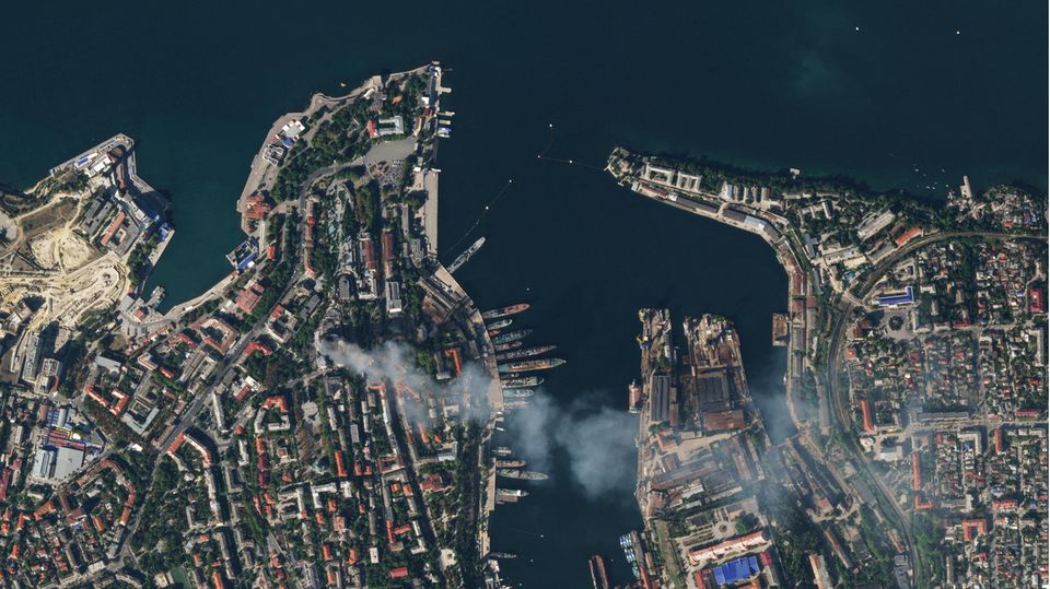 Rauch steigt am 22. September am Sitz von Russlands Schwarzmeerflotte in Sewastopol auf. Jetzt gab es dort wieder eine Explosion