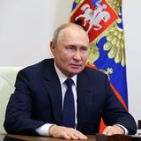 Schon seit der zweiten Präsidentschaft von Wladimir Putin seit 2012 nehmen die autoritären Tendenzen in der russischen Föderation zu. Seit dem Angriffskrieg gegen die Ukraine hat sich die Menschenrechtslage noch einmal verschlechtert.  Von Neujahr bis Ende Mai 2024 haben 2470 Menschen aus Russland Asyl in Deutschland beantragt.