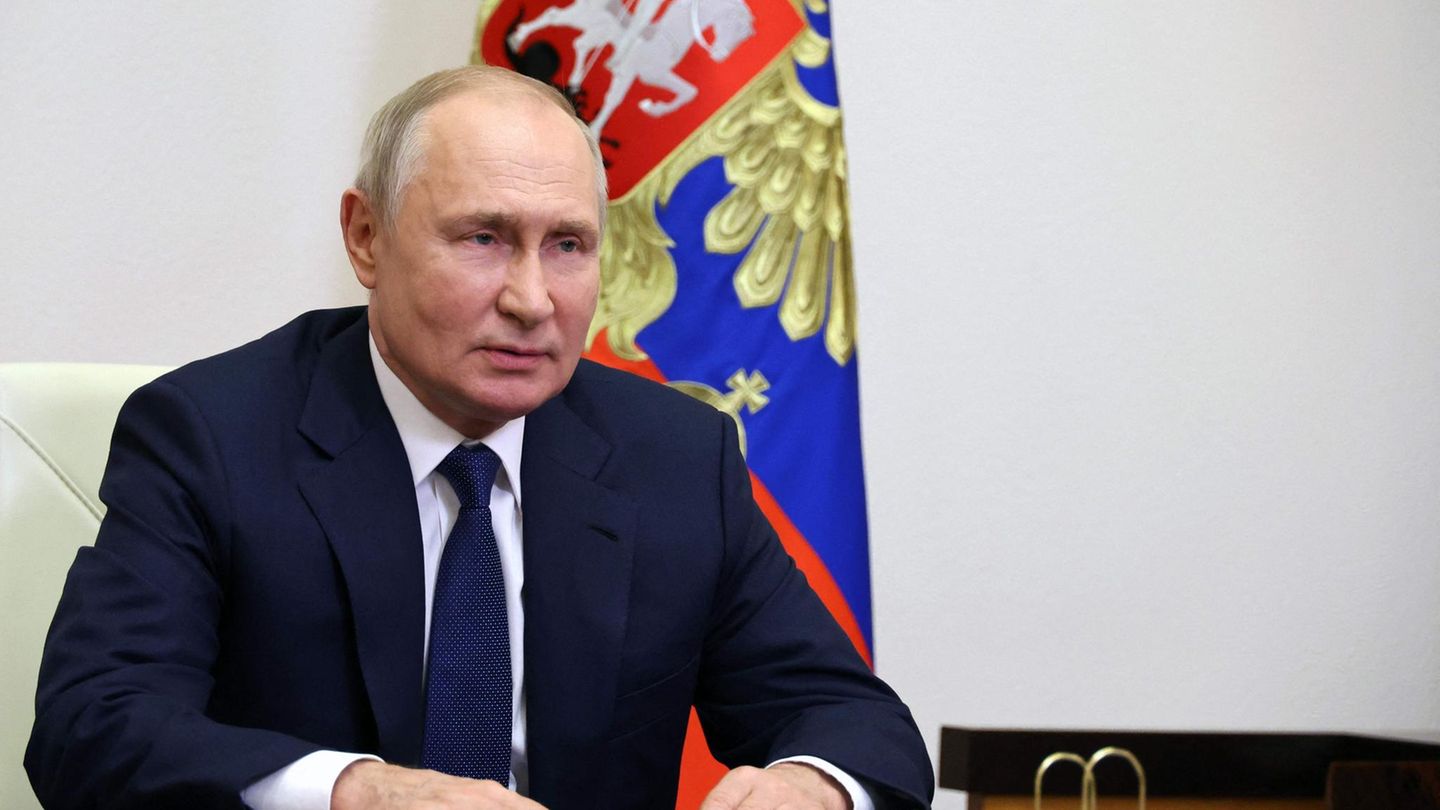 7. Russland Schon seit der zweiten Präsidentschaft von Wladimir Putin seit 2012 nehmen die autoritären Tendenzen in der russischen Föderation zu. Seit dem Angriffskrieg gegen die Ukraine hat sich die Menschenrechtslage noch einmal verschlechtert. Von Neujahr bis Ende Mai 2024 haben 2470 Menschen aus Russland Asyl in Deutschland beantragt.