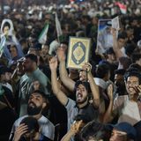 Im Irak herrscht aktuell eine fragile Lage. Laut einem UN-Bericht von 2021 sind noch etwa 10.000 Anhänger der Terrormiliz "Islamischer Staat" im Irak und in Syrien aktiv und verüben Anschläge auf Sicherheitskräfte. Außerdem greifen Milizen Ziele an, die mit der US-Präsenz in ihrem Land zu tun haben – wie etwa 2021 die US-Botschaft in Bagdad.  Von Neujahr bis Ende Mai 2024 haben 4991 Menschen aus dem Irak Asyl in Deutschland beantragt.