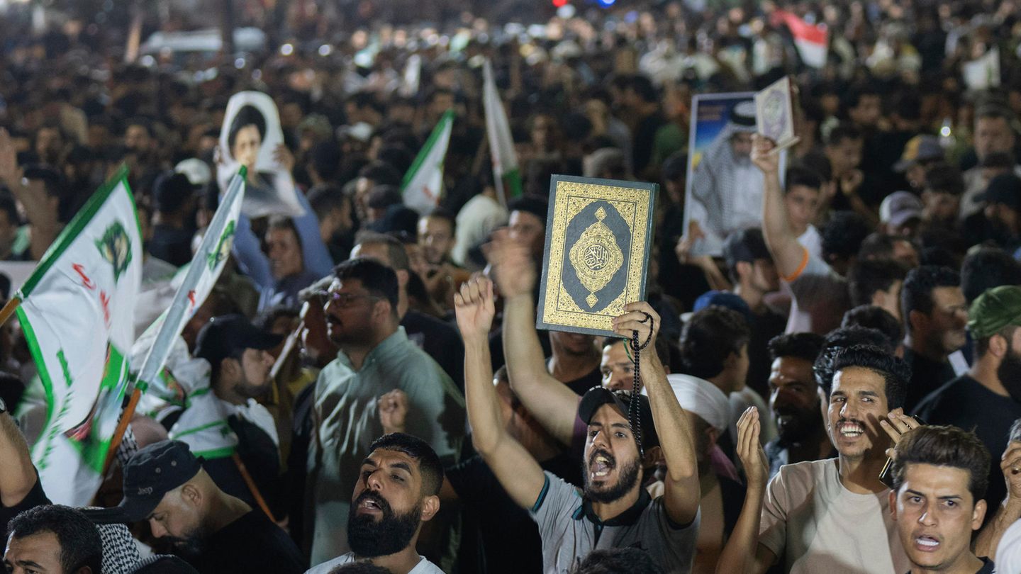 4. Irak Im Irak herrscht aktuell eine fragile Lage. Laut einem UN-Bericht von 2021 sind noch etwa 10.000 Anhänger der Terrormiliz "Islamischer Staat" im Irak und in Syrien aktiv und verüben Anschläge auf Sicherheitskräfte. Außerdem greifen Milizen Ziele an, die mit der US-Präsenz in ihrem Land zu tun haben – wie etwa 2021 die US-Botschaft in Bagdad. Von Neujahr bis Ende Mai 2024 haben 4991 Menschen aus dem Irak Asyl in Deutschland beantragt.