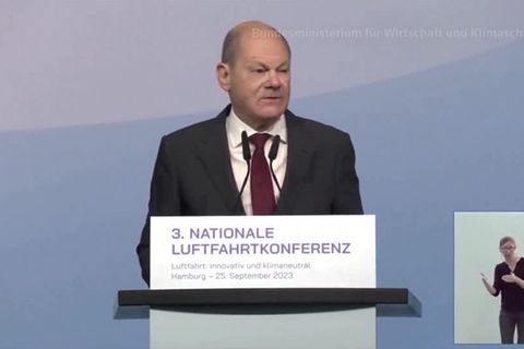 Video: Scholz gegen Wettbewerbsverzerrung durch CO2-neutrale Flugkraftstoffe