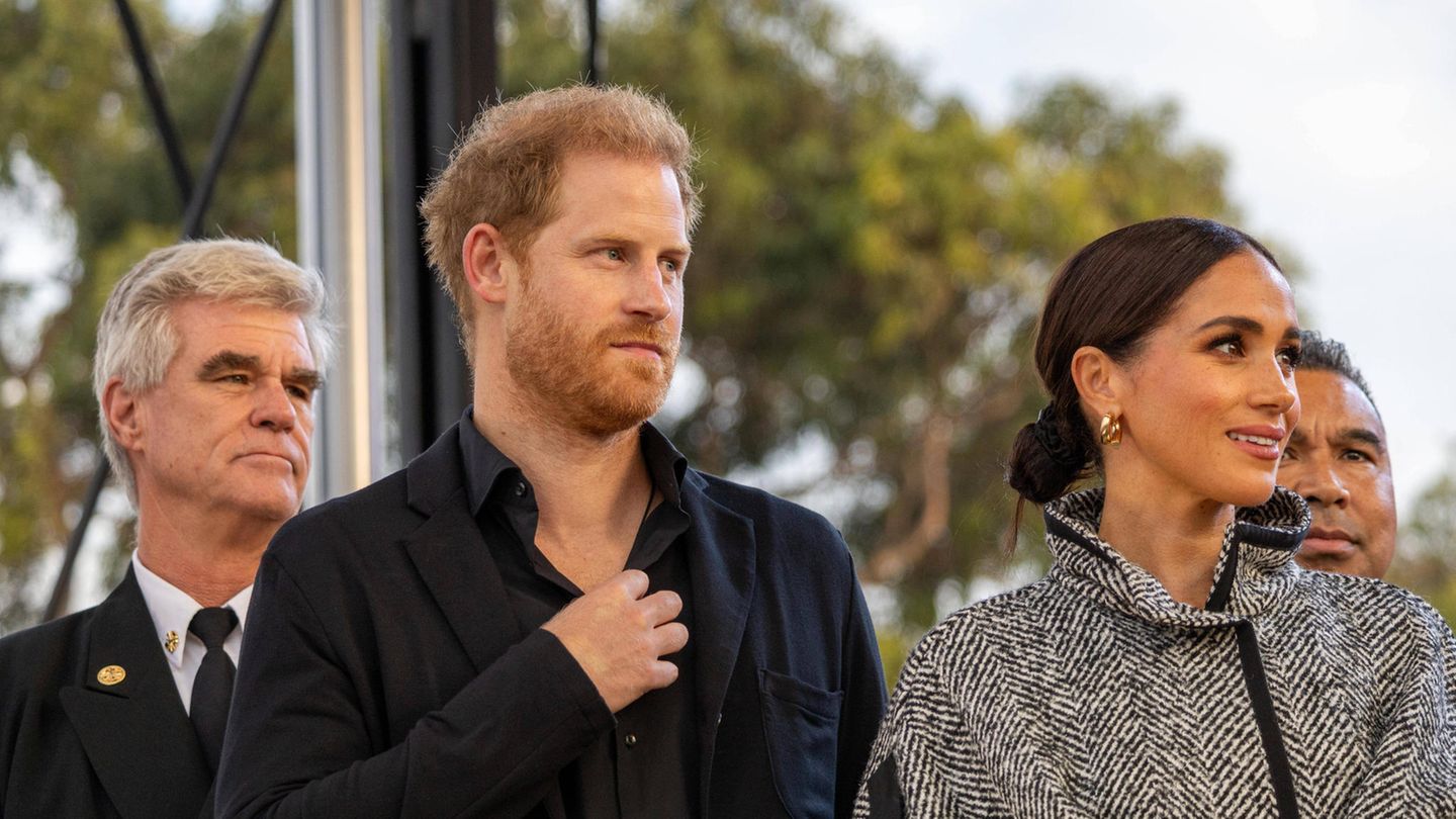 Does the royal family have to provide Prince Harry with shelter?  The palace says no