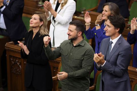 Wolodymyr Selenskyj und Justin Trudeau geben im kanadischen Unterhaus Standing Ovations für einen Veteranen