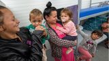 Einen Sonderfall bildet die Ukraine, weil die Kriegsflüchtlinge von dort in Deutschland kein Asyl beantragen müssen. Das Statistische Bundesamt zählt bis Mitte April 2024 rund 1,16 Millionen Kriegsflüchtlinge aus der Ukraine, schreibt aber: "Eine exakte Zahl der Geflüchteten aus der Ukraine, die die Bundesrepublik erreicht bzw. verlassen haben, lässt sich nicht mit Sicherheit feststellen." Personen könnten weitergereist oder in die Ukraine zurückgekehrt sein.