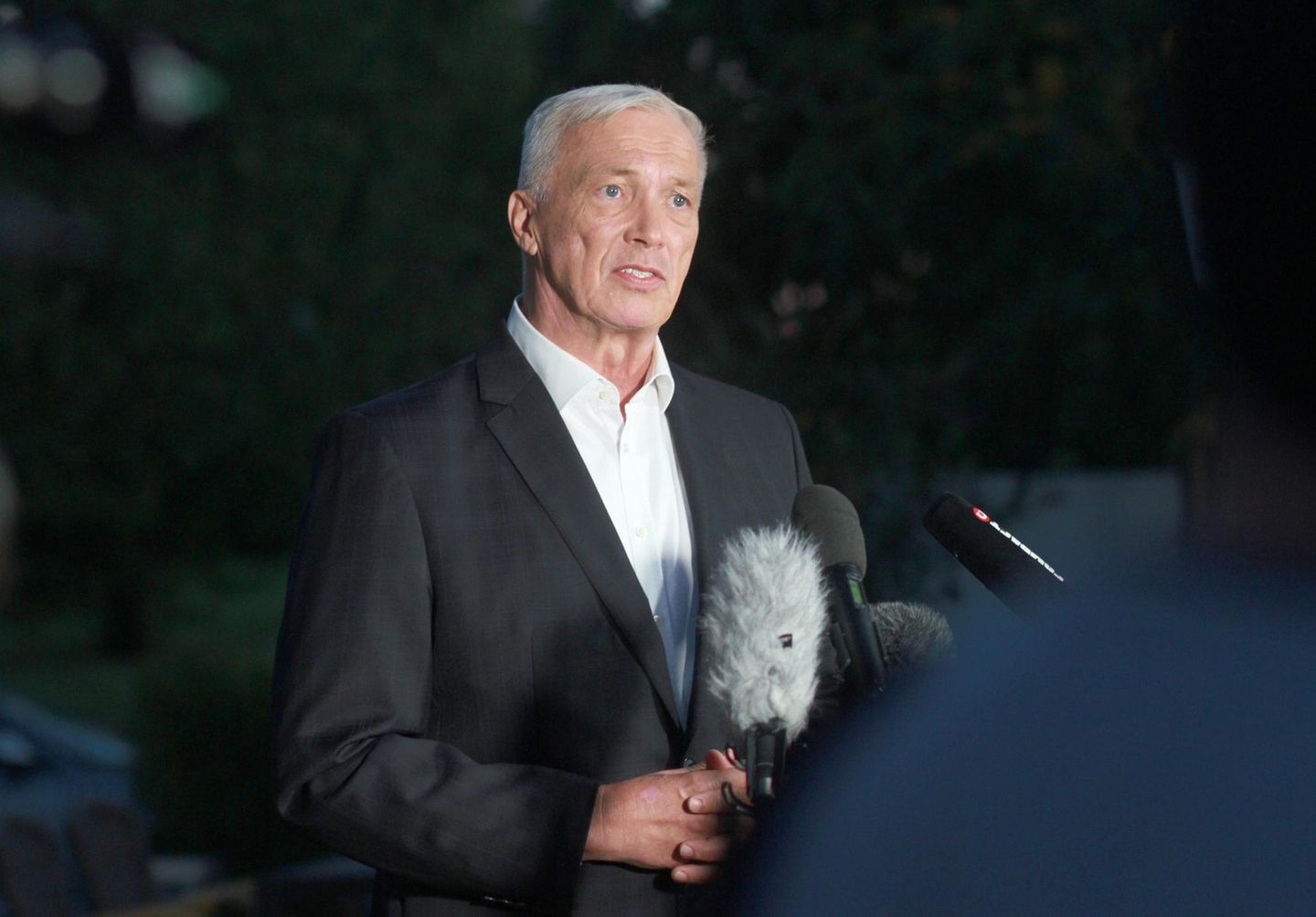 Joerg Prophet, AfD-Kandidat für die Oberbuergermeisterwahl in Nordhausen, Thüringen, auf einer Pressekonferenz am Wahlabend