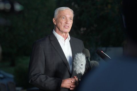 Joerg Prophet, AfD-Kandidat für die Oberbuergermeisterwahl in Nordhausen, Thüringen, auf einer Pressekonferenz am Wahlabend