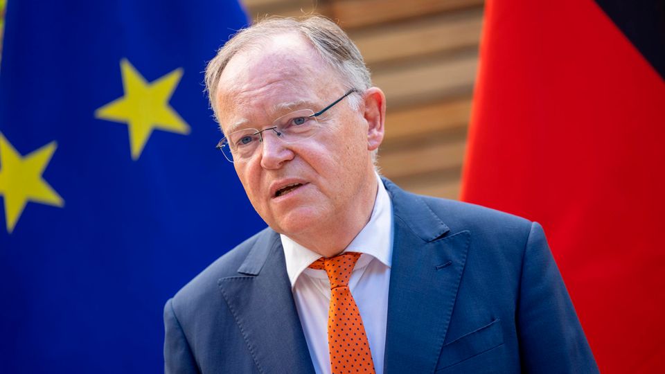 Niedersachsens Ministerpräsident Stephan Weil (SPD) Niedersachsens Ministerpräsident Stephan Weil (SPD)