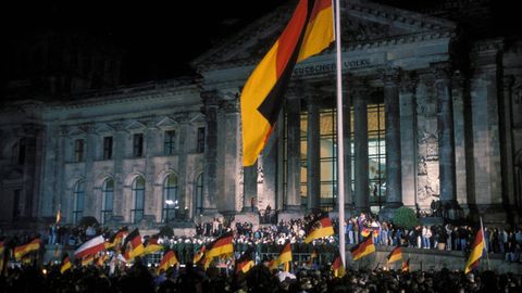 Am 3. Oktober 1990 wurde vor dem Reichstagsgebäude in Berlin die Wiedervereinigung gefeiert.