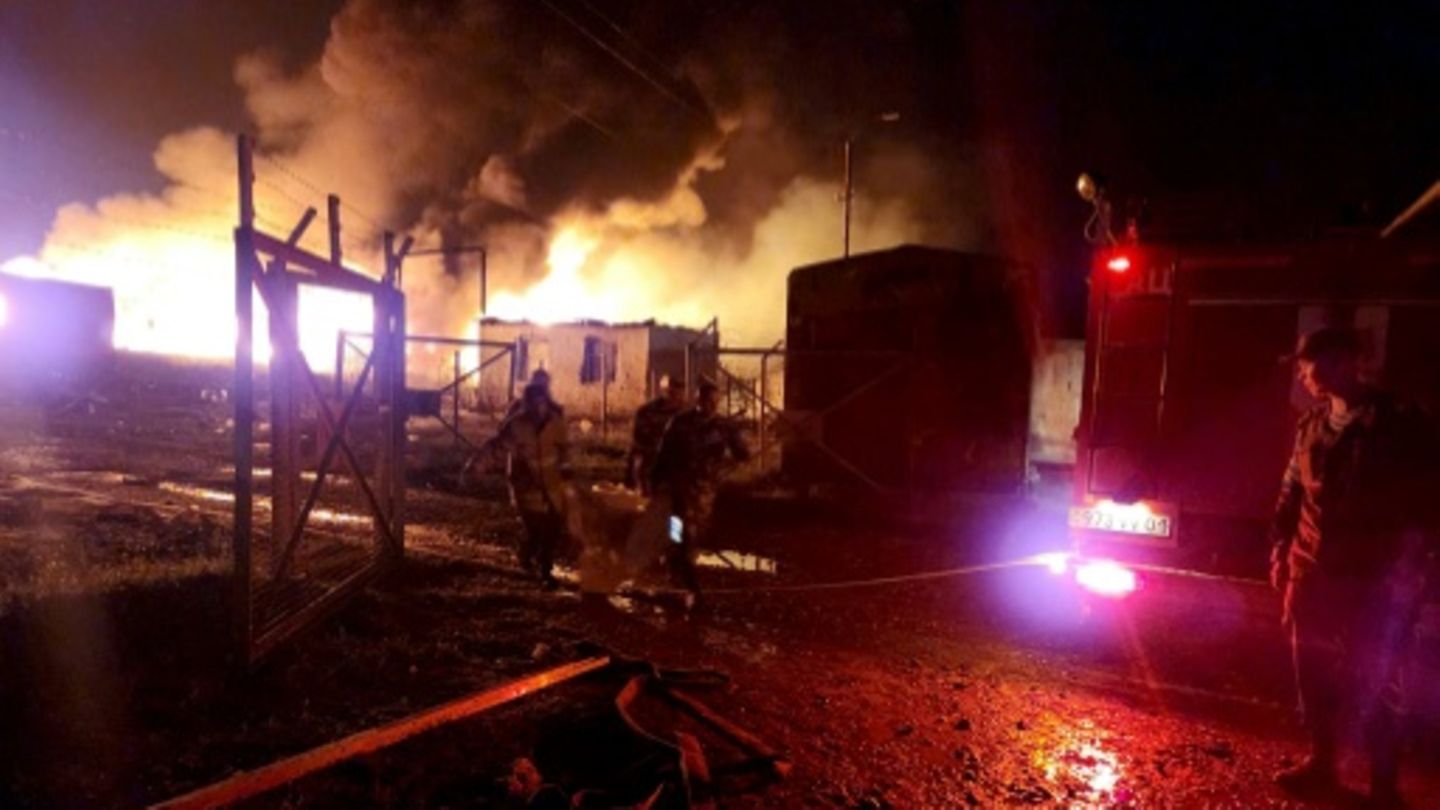 Mehr als 200 Verletzte bei Explosion eines Treibstofflagers in Berg-Karabach