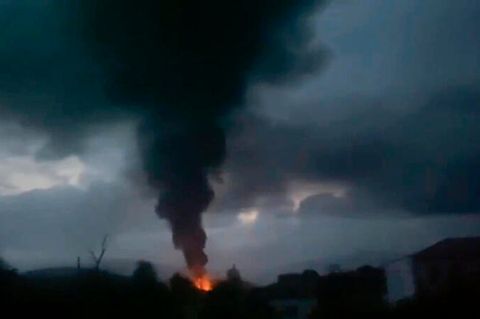 Aufsteigender Rauch nach der Explosion eines Tanklagers in der Nähe von Stepanakert