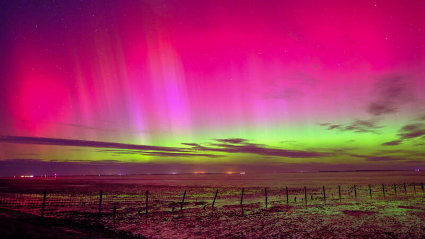In der Nacht auf Montag über Schillig im Kreis Friesland (Niedersachsen)