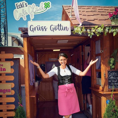 Sonja Eckl-Gruber vor ihrem feministischen Café auf dem Münchner Oktoberfest