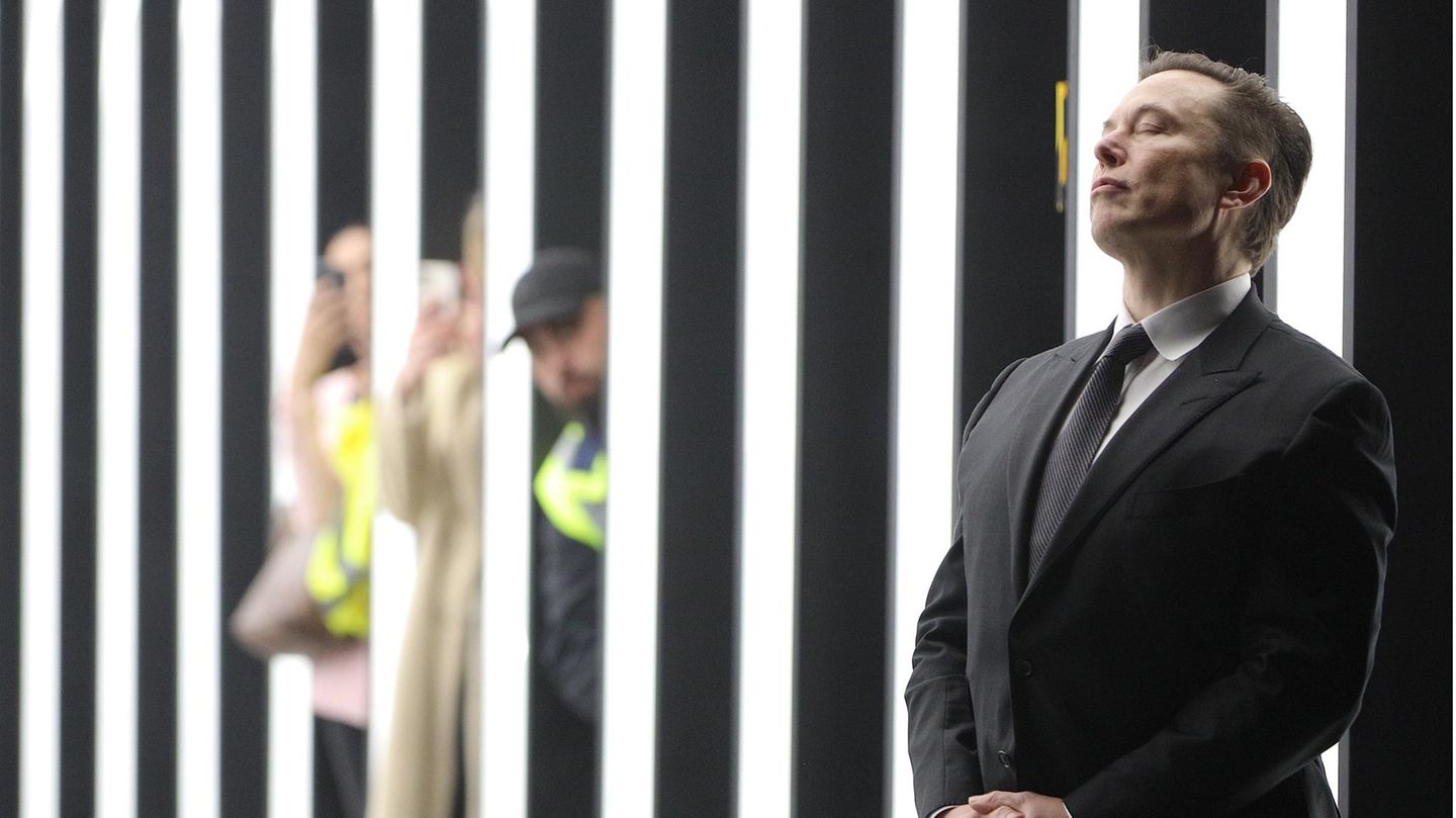 Elon Musk was almost late for the Gigafactory opening because of video games