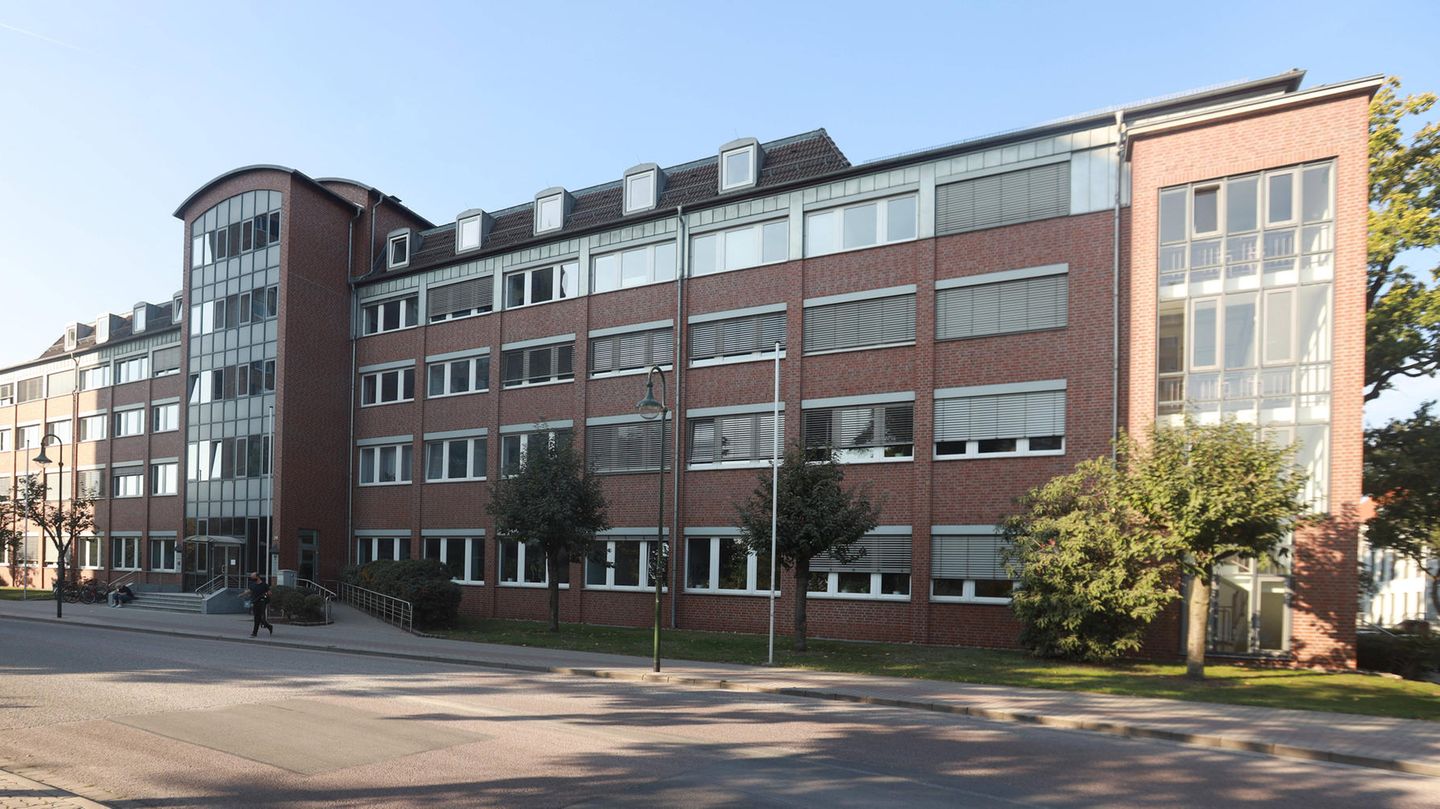 Das Gebäude des Landgerichtes in Dessau-Roßlau von außen