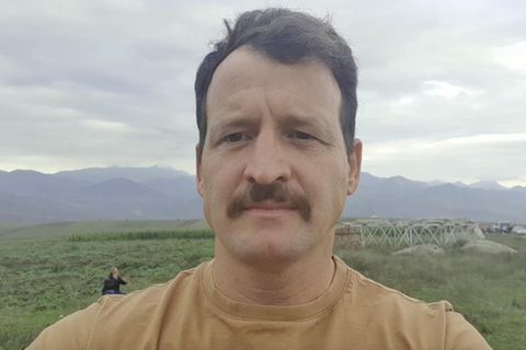 Moritz Gathmann an der Grenze von Armenien zu Aserbaidschan