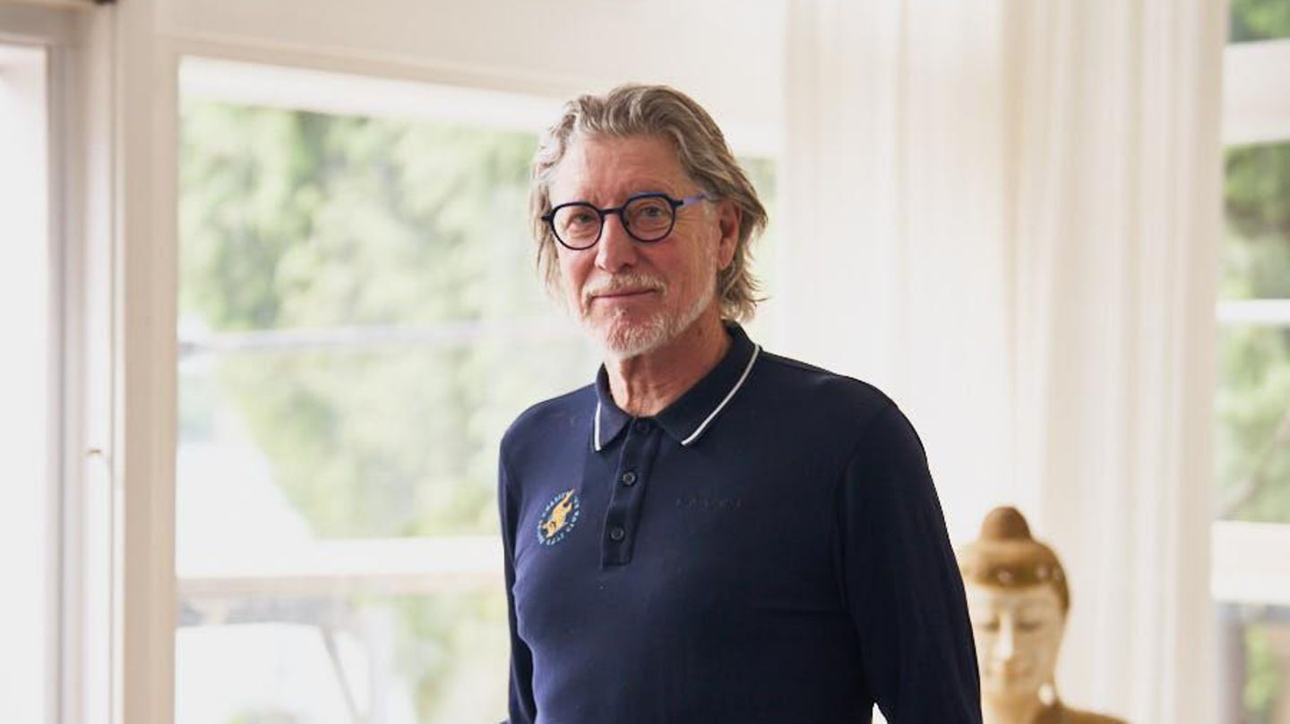 Toni Schumacher, 69, zuhause in Köln