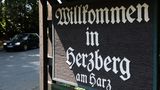 Seit 2020 gilt auch die Neonazi-Gruppe "Nordadler" als verboten. Sie sieht sich als Keimzelle einer kompromisslosen NS-Elite, die sich zu Hitler und Antisemitismus bekennt. Die "Nordadler" laufen auch unter den Namen "Völkische Revolution", "Völkische Jugend", "Völkische Gemeinschaft" und "Völkische Renaissance". Die Wurzeln der Gruppe sollen in Niedersachsen liegen – es gab Razzien bei Hauptverantwortlichen in Hannover und Herzberg am Harz.