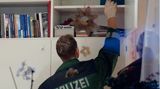 Die 2011 verbotene "Hilfsorganisation für nationale politische Gefangene und deren Angehörige" bezeichnete rechtsextreme verurteilte Straftäter als "politische Gefangene" und unterstützte sie finanziell, um sie in der Szene zu halten. Im September 2010 fand eine bundesweite Razzia gegen die Organisation statt (Bild). Sie war mit rund 600 Mitgliedern die wohl derzeit größte deutsche Neonazi-Organisation.