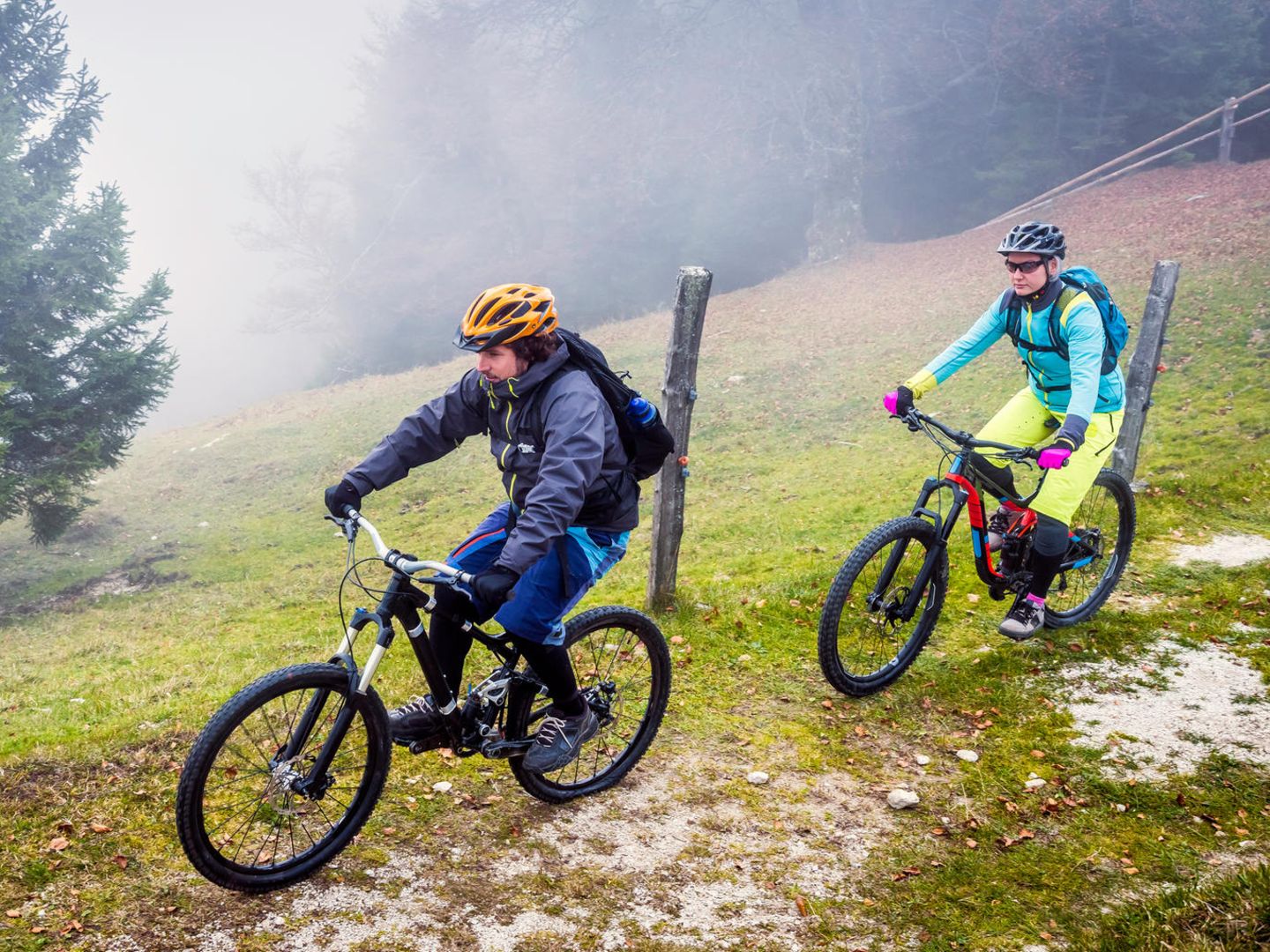 Fahrradbekleidung: Wasserdicht und Atmungsaktiv? Schutz bei Regen