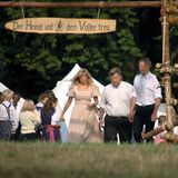 Der rechtsextreme Jugendverband "Heimattreue Deutsche Jugend" gewann unter dem Deckmantel von Zeltlagern und Fahrten Kinder und Jugendliche für die nationalsozialistische Ideologie und sollte auch mit ihrer Abkürzung HDJ der Hitlerjugend (HJ) ähneln. 2009 beendete Innenminister Wolfgang Schäuble die Indoktrination der Heranwachsenden und setzte ein Verbot der Neonazi-Gruppe durch.