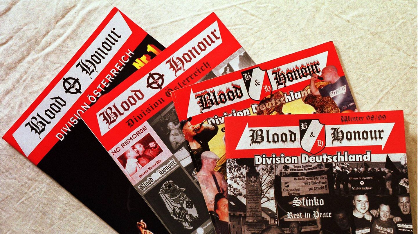 Zwar ist die militante, rechtsextreme Organisation "Blood and Honour" seit dem Jahr 2000 in Deutschland verboten – einige ihrer Mitglieder sind aber immer noch aktiv. Das ultra-rassistische Neonazi-Netzwerk hat Gruppierungen in ganz Europa, den USA, Südafrika und Australien und soll weltweit über 10.000 Mitglieder haben. Mit Rechtsrock sollen gewaltbereite Jugendliche für die Organisation rekrutiert werden.