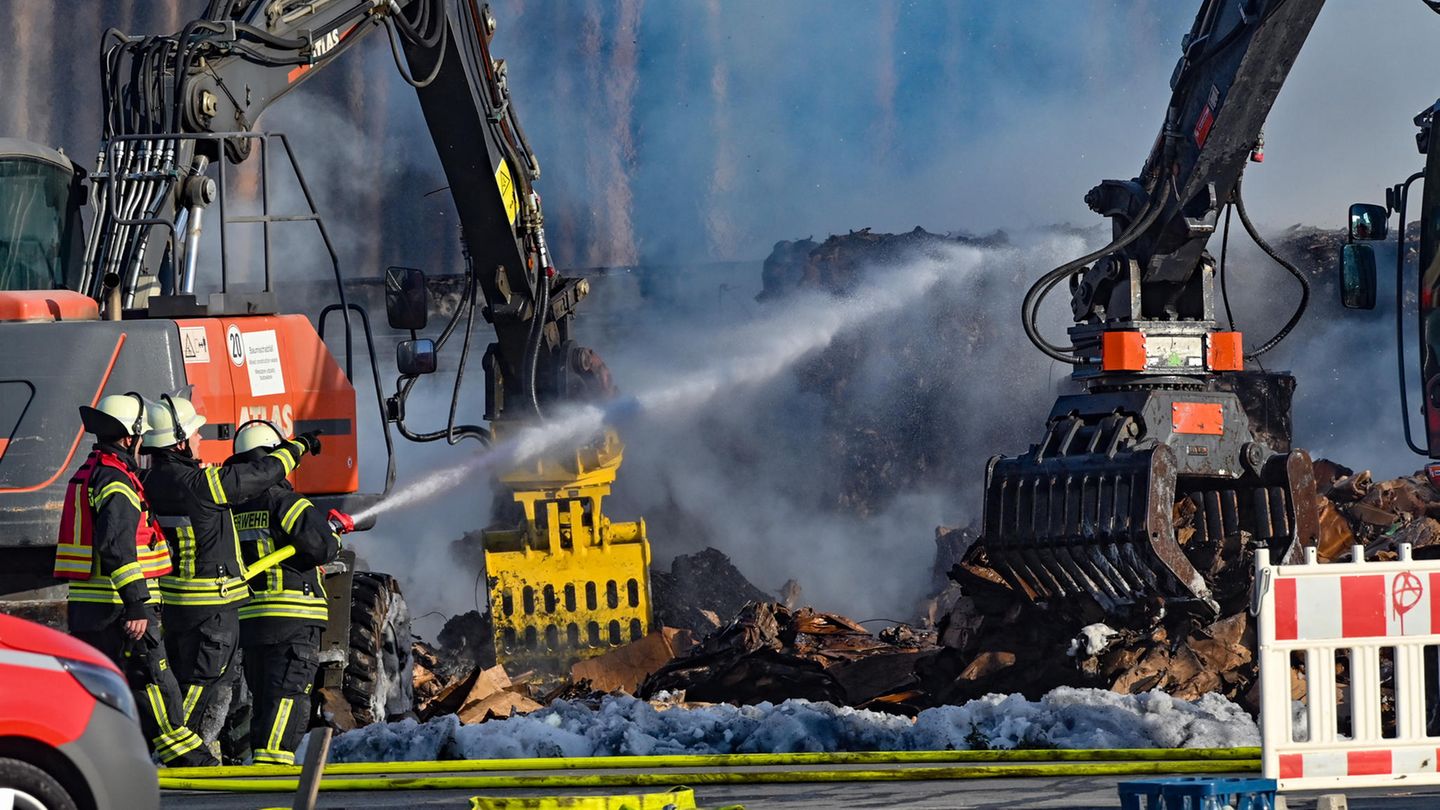 Feuerwehreinsatz an der Tesla-Gigafactory in Grünheide