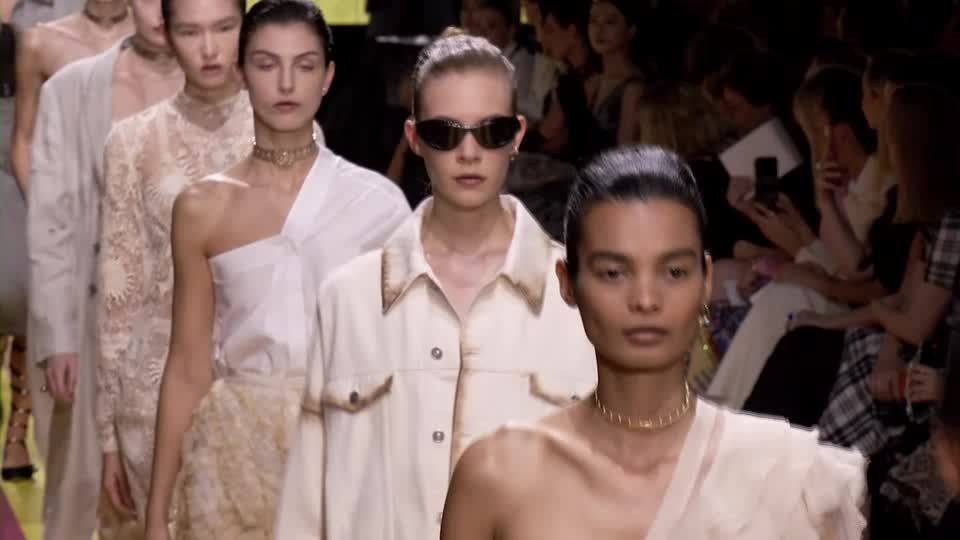 Video: Fashion Week Paris: Dior zeigt Frühjahrskollektion