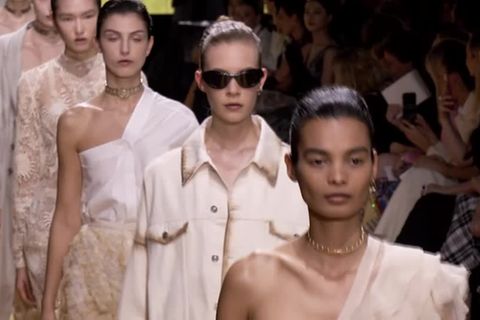 Video: Fashion Week Paris: Dior zeigt Frühjahrskollektion