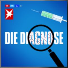 Eine Frau leidet an starken Kopfschmerzen
