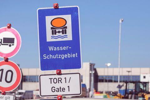 Das Tesla Gelände liegt umgeben von riesigen Waldflächen und Seen mitten in einem Wasserschutzgebiet 